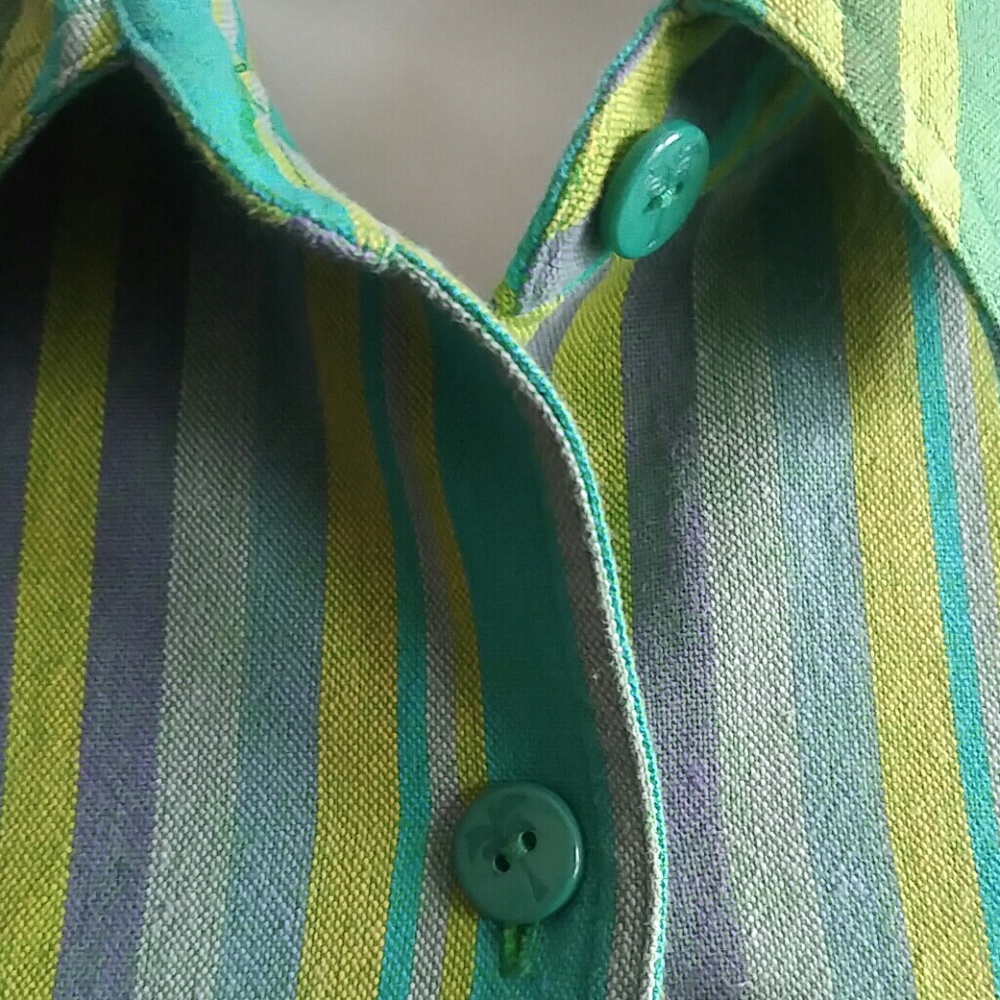 Shirt - Picture 3 of 7